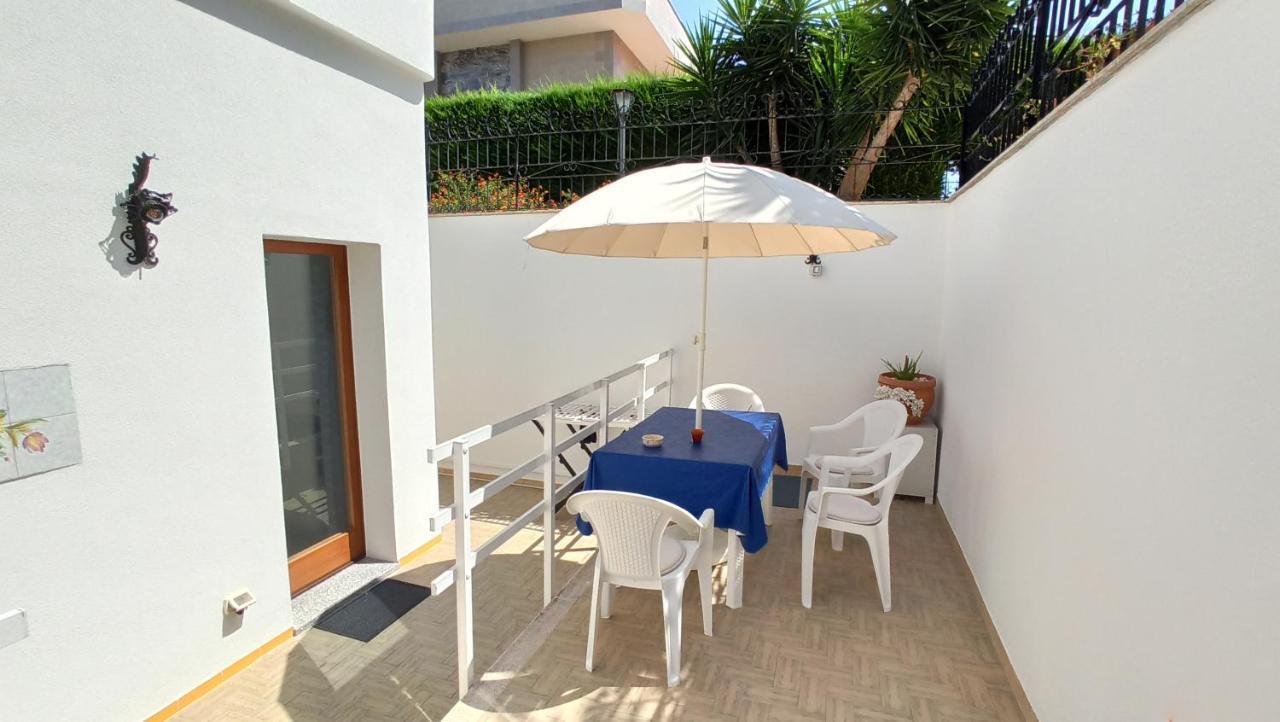 Villa Mary - Apartments Трани Экстерьер фото