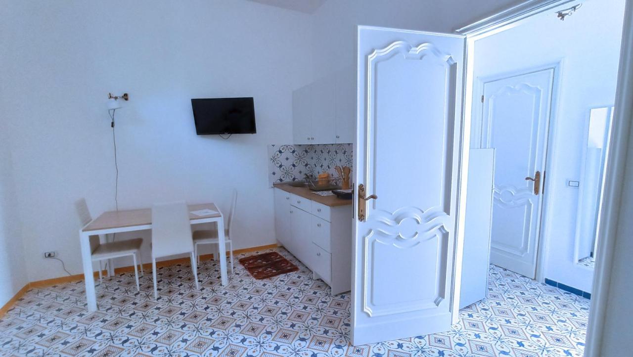 Villa Mary - Apartments Трани Экстерьер фото