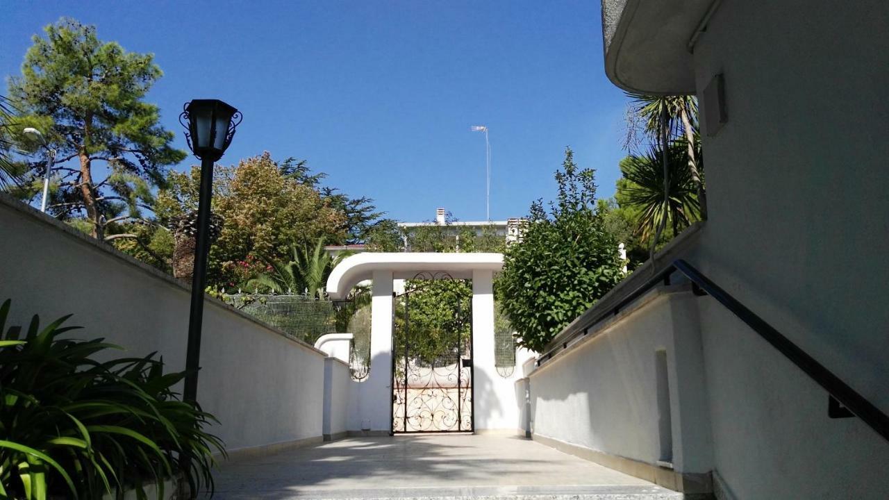 Villa Mary - Apartments Трани Экстерьер фото